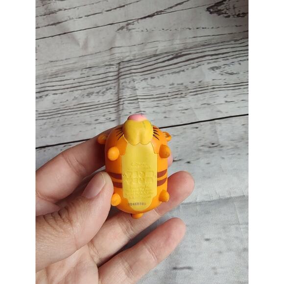 Authentic Disney Tsum Tsum Stack Vinyl Tigger Figure 1.5 Inches - Picture 4 of 5